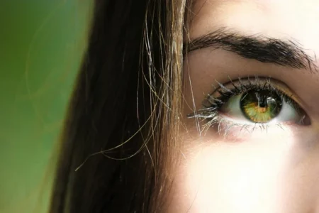 Avant/après sourcils : Métamorphoses grâce à la restructuration 1 Avantaprès sourcils métamorphoses bluffantes grâce à la restructuration