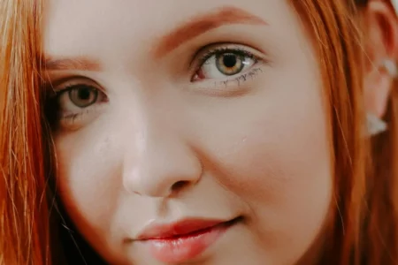 Sourcils asymétriques astuces pour équilibrer son regard